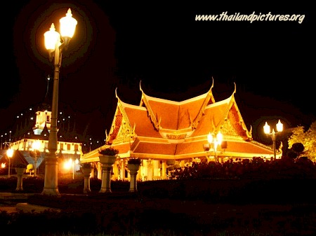 A picture from a thai temple at night
